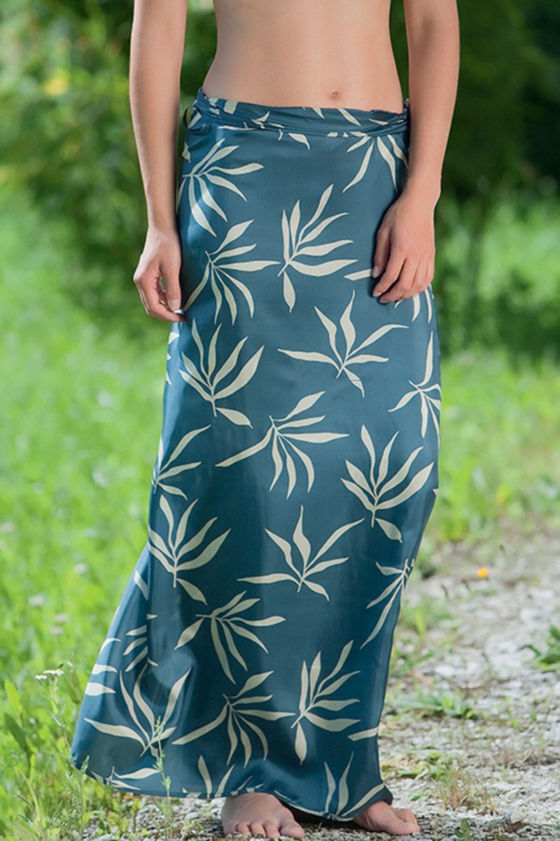 Cocoon sarong s ochranou proti hmyzu Insect Shield Silk Sarong – žena v sarongu