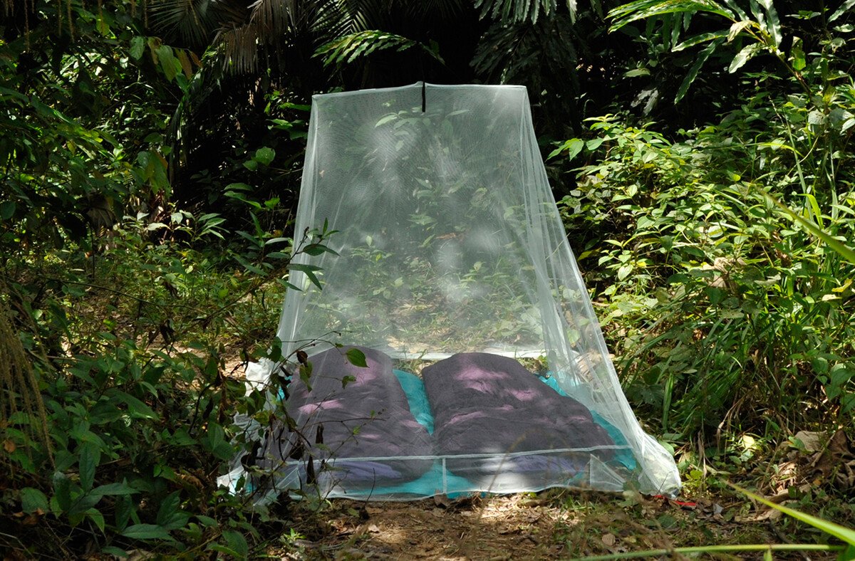 Cocoon outdoorová moskytéra Outdoor Net double – moskytiéra postavená v přírodě