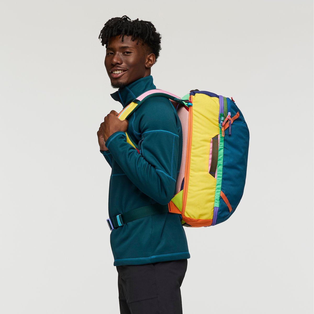Cotopaxi Allpa 28l Travel Pack Del Dia Red/Aqua/Violet – batoh Allpa 28 l Del Día na zádech