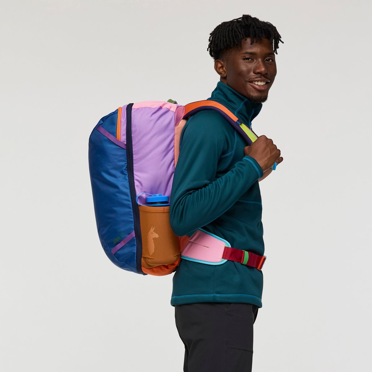 Cotopaxi Allpa 35l Travel Pack Del Dia Violet/Orange – batoh Allpa 35 l Del Día na zádech