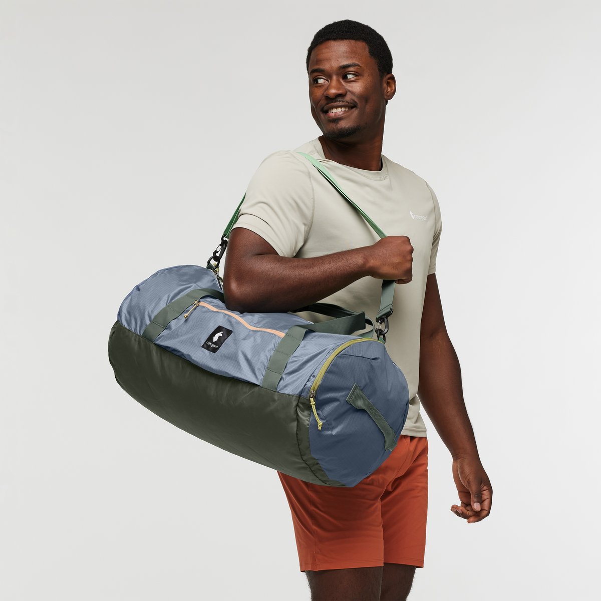 Cotopaxi Ligera 45l Duffel Bag Cada Dia Drizzle – taška Ligera 45 l v ruce