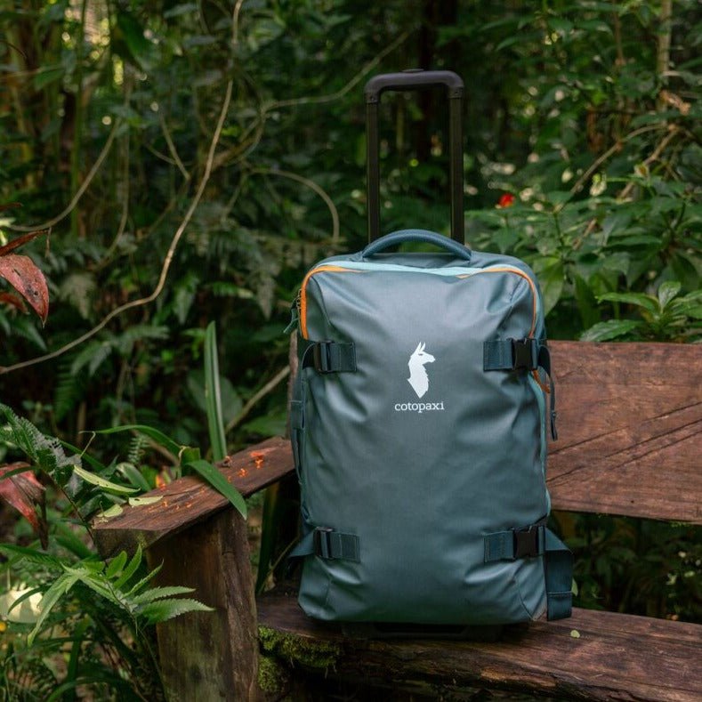 Cotopaxi Allpa 38l Roller Bag Blue Spruce – kufr Allpa Roller 38 l na cestě