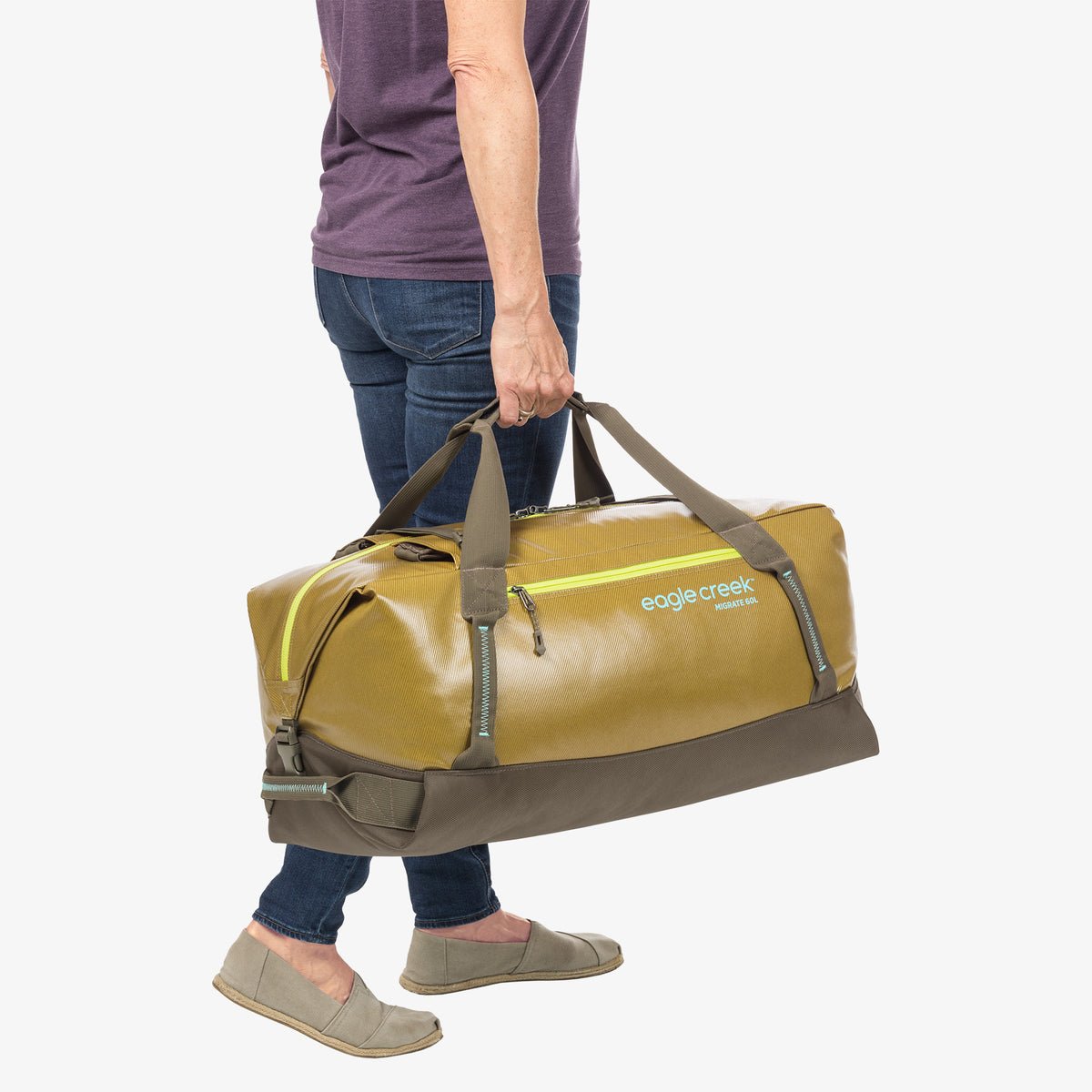 Eagle Creek taška/batoh Migrate Duffel 60l midnight black – taška naložená v kufru auta