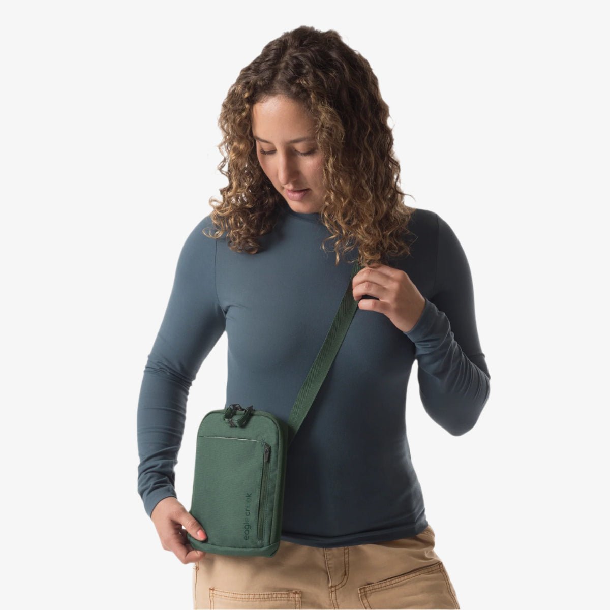 Eagle Creek taška Stash RFID Crossbody Bag grass green – taška nošená křížem přes tělo