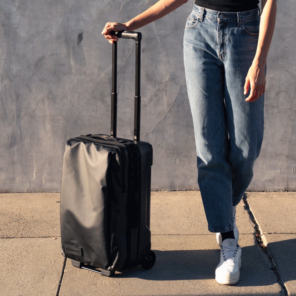 Wandrd zavazadlo Transit Carry-On Roller 40l Essential+ Bundle black – detail