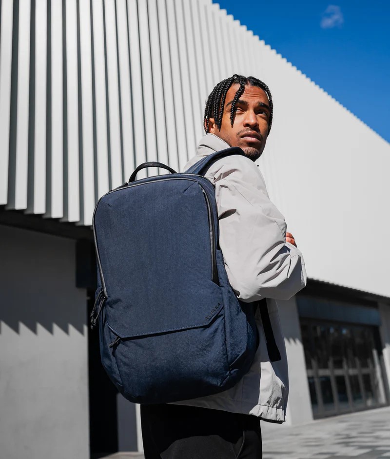 Alpaka Elements Backpack Pro 24l Axoflux 400D Moonlight Blue v gestu použití