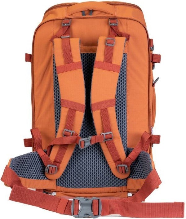 CabinZero Adventure 42l sahara sand na zádech