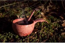 Kupilka dárková sada Kuksa hrnek 210ml, talíř a lžička cranberry (4)