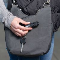 Sabre Red osobní alarm s duální sirénou a kroužkem na klíče (3)