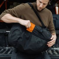 Evergoods Mountain Panel Loader 30l solution dyed black (3)