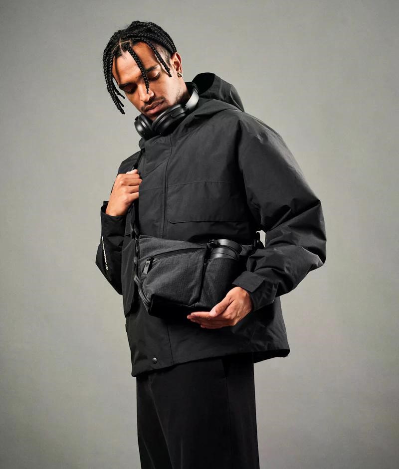 Alpaka Flow Satchel 2l nošená přes rameno