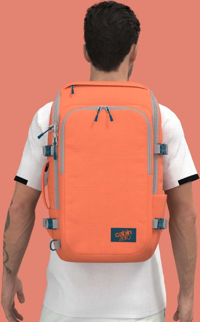 CabinZero Adventure Pro 32l Moroccan Sands – detail batohu