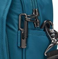 Pacsafe Metrosafe LS200 Crossbody econyl® tidal teal bezpečnostní taška (11)