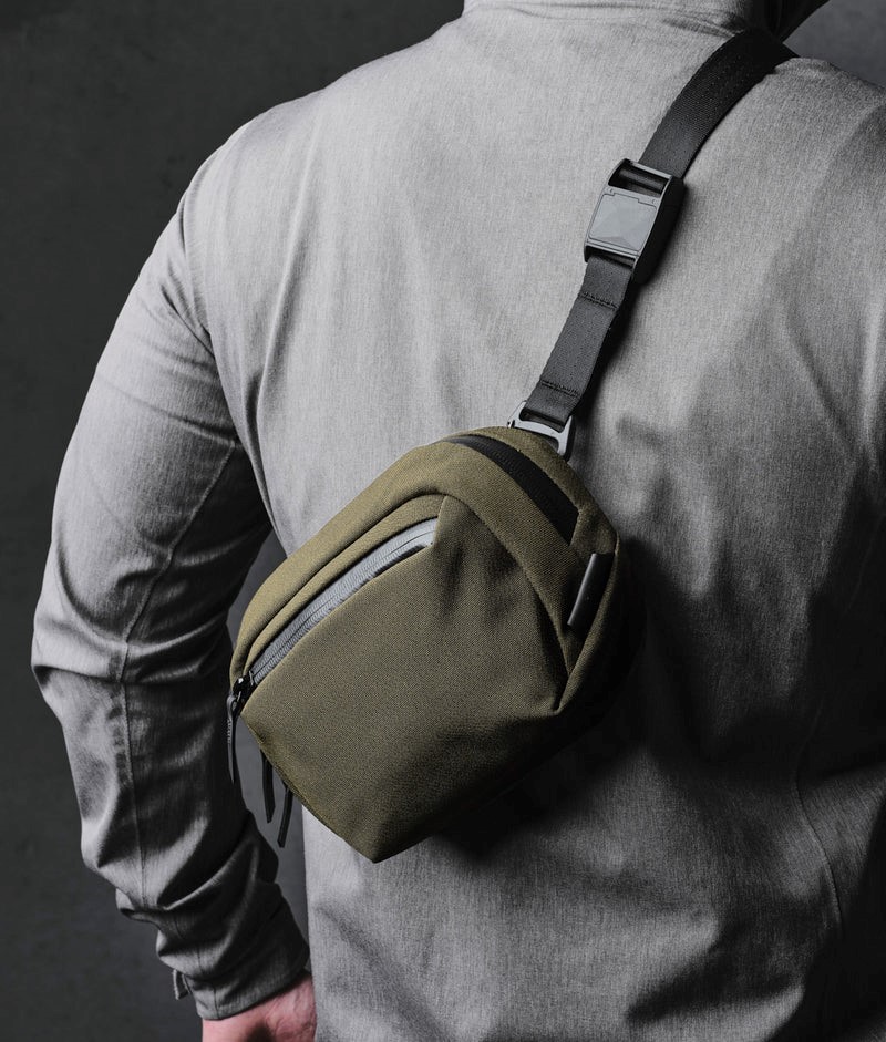 Alpaka Go Sling Nano Army Green nošená přes hruď s fotoaparátem