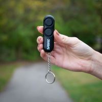 Sabre Red osobní alarm s duální sirénou a kroužkem na klíče (2)