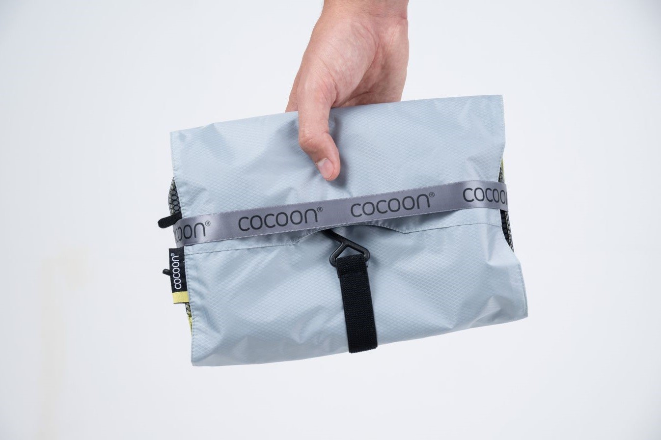 Cocoon toaletní taška Hanging Toiletry Kit Light star grey/wild lime – pouzdro v rukou